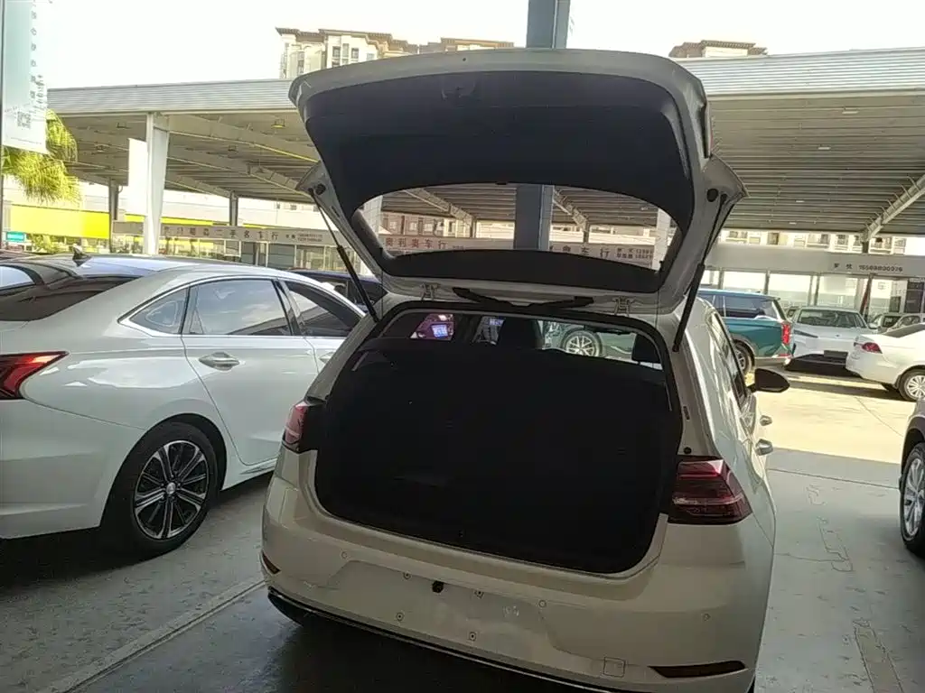 Volkswagen Golf 2018 230TSI Automatic Comfort фото 19