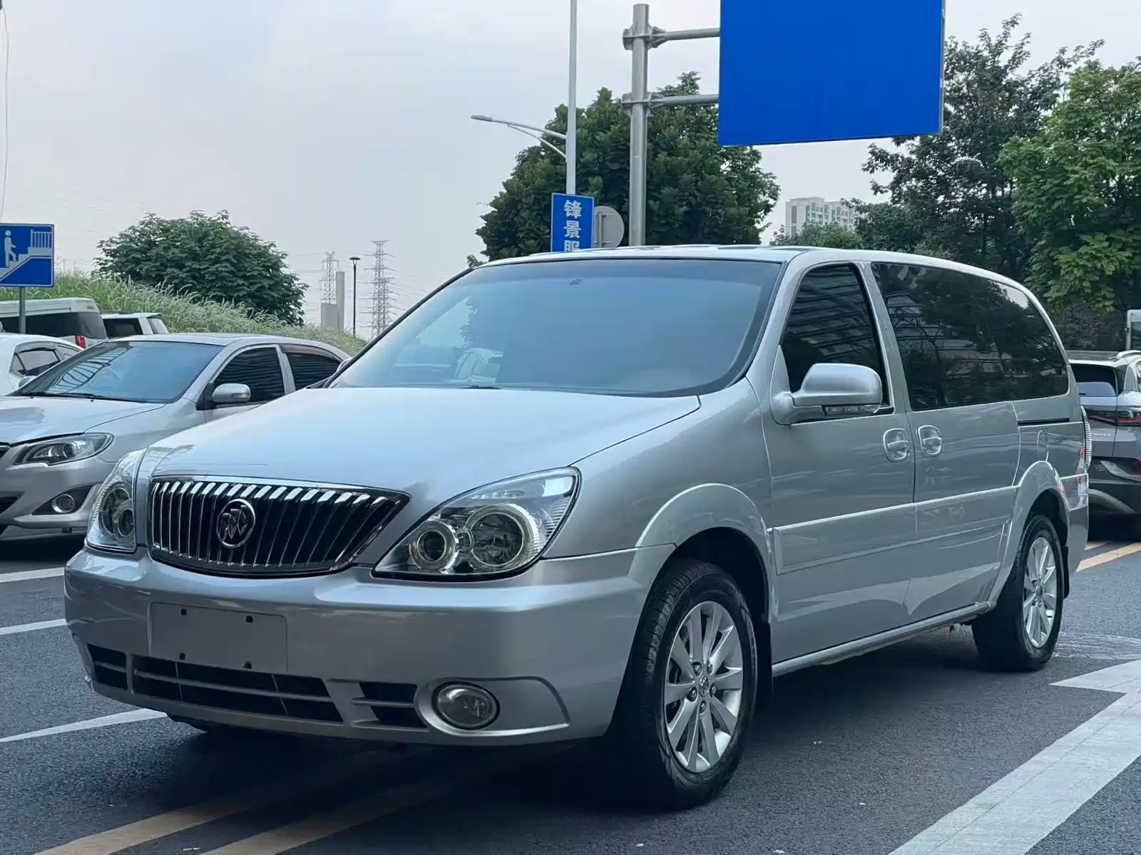Фото 1 - Buick GL8