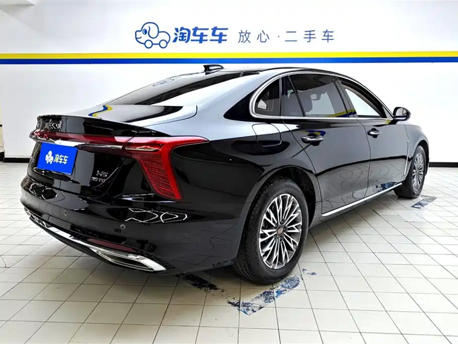 Hongqi H5 2025 1.5T DCT Flag Rhythm 500,000 Units Memorial Edition фото 3