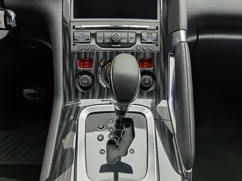 Peugeot 3008 2013 1.6THP Automatic Prestige Edition фото 13
