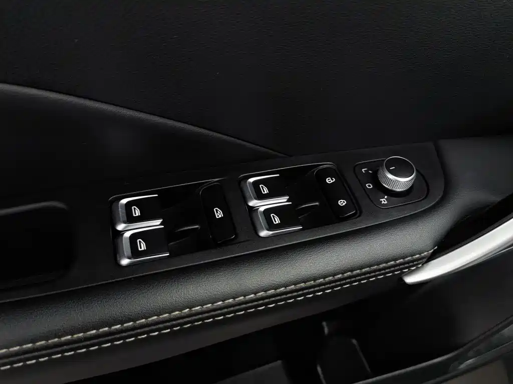 Фото 9 - Geely Coolray
