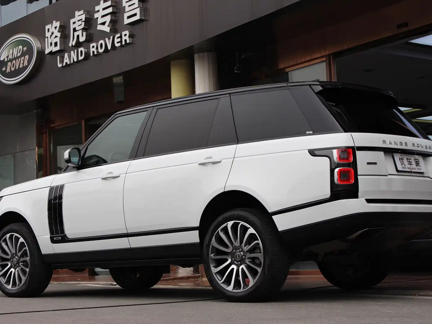Land Rover Range Rover 2018 3.0 SC V6 Vogue SE Genesis Extended Edition фото 4
