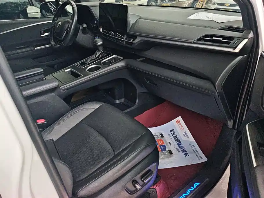 Toyota Sienna 2021 2.5L Hybrid Premium Edition фото 8
