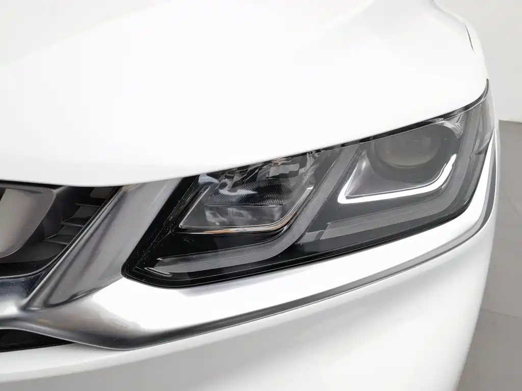 Фото 7 - Geely Coolray