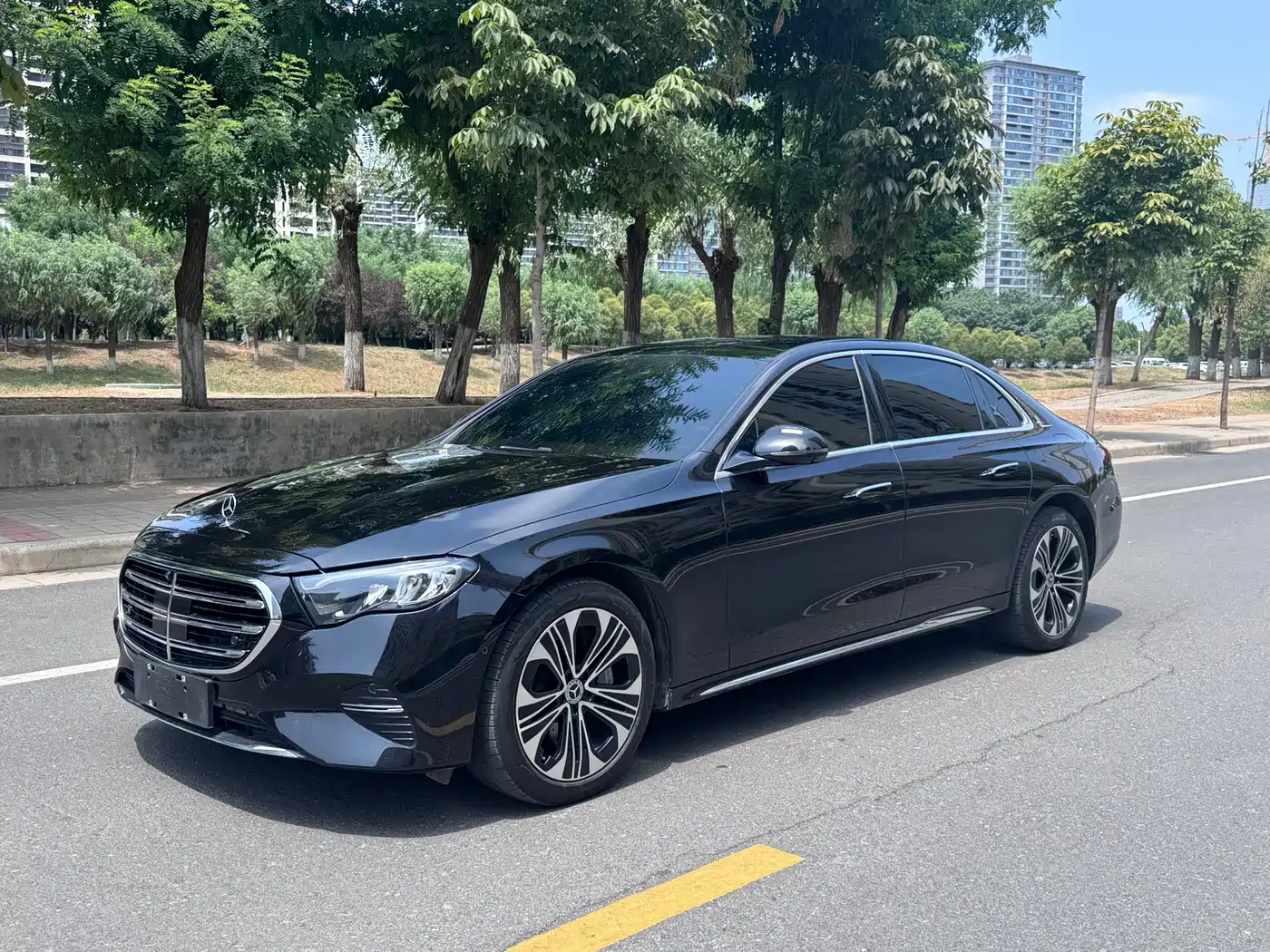  Mercedes-Benz Mercedes-Benz E-Class New Energy 2024 E 350 e L Plug-in Hybrid Sedan