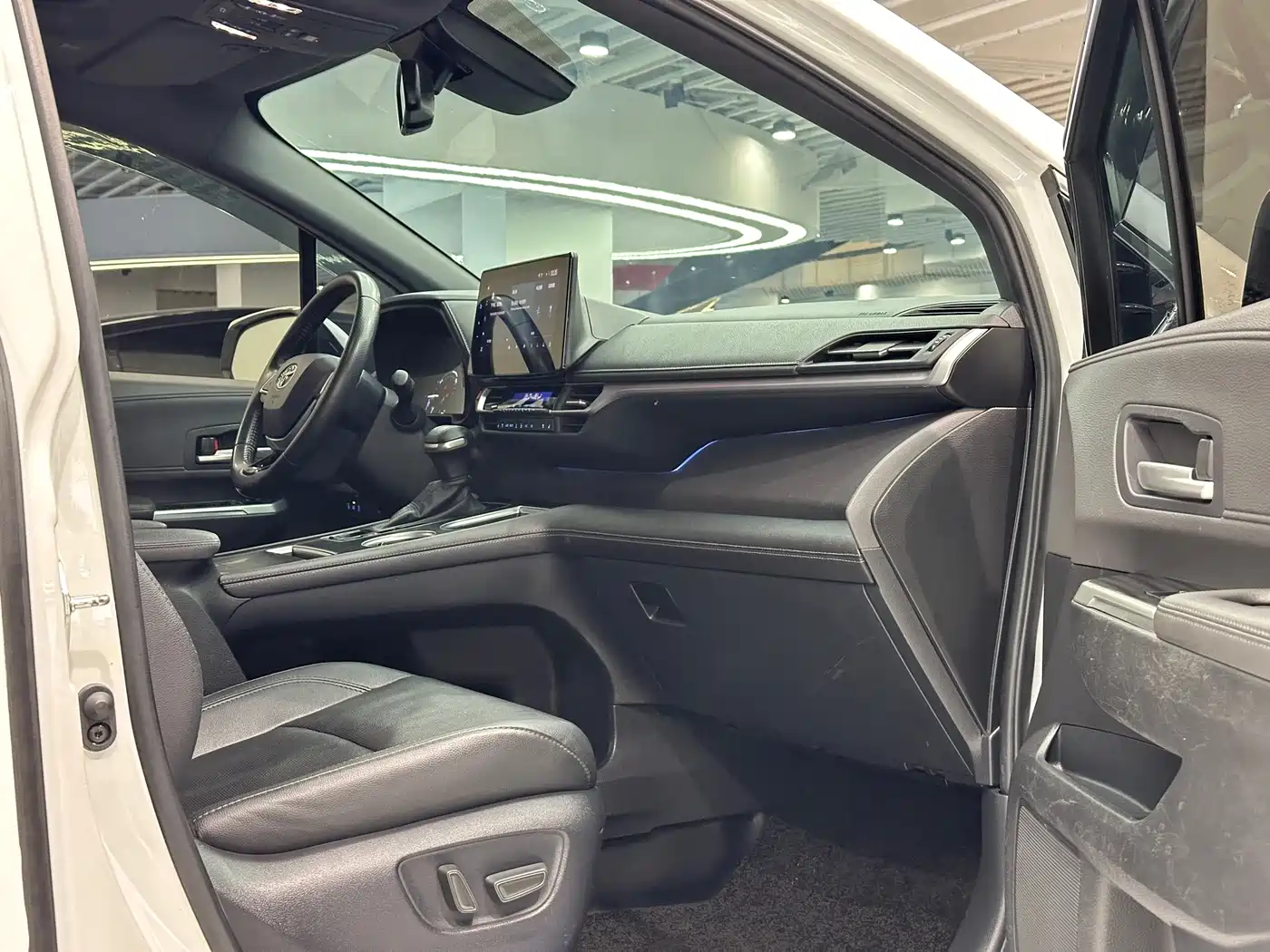 Toyota Sienna 2021 2.5L Hybrid Premium Edition фото 7