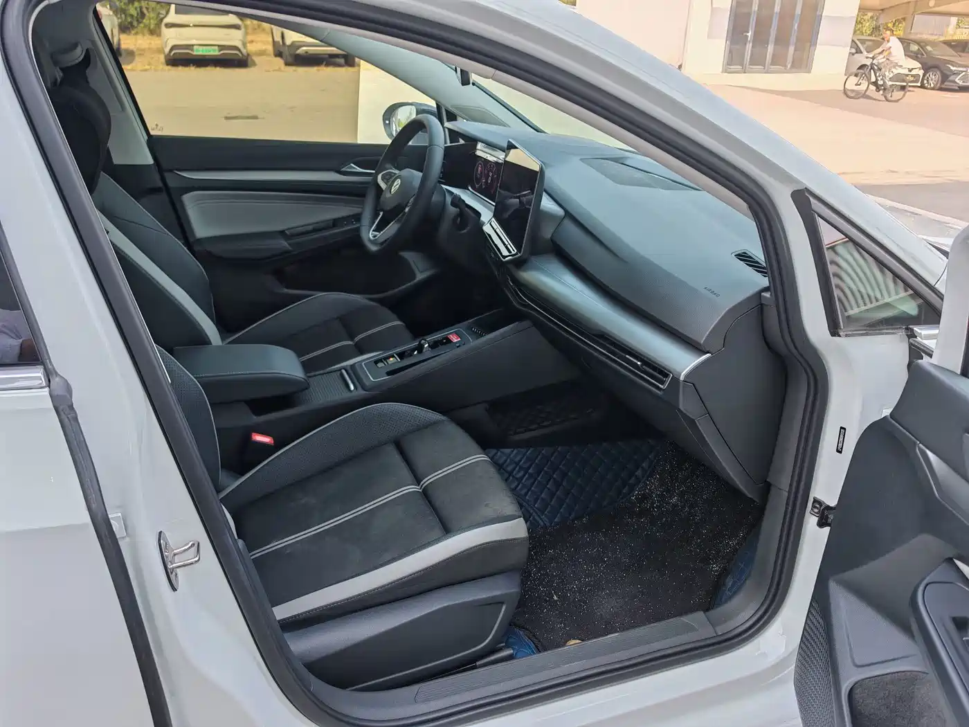 Volkswagen Golf 2025 2025 Facelift 300TSI Pro