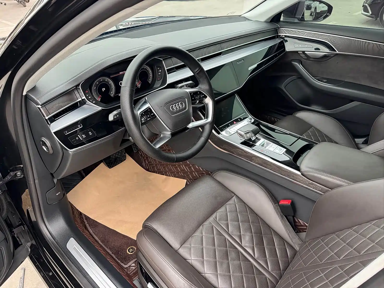 Фото 9 - Audi A8
