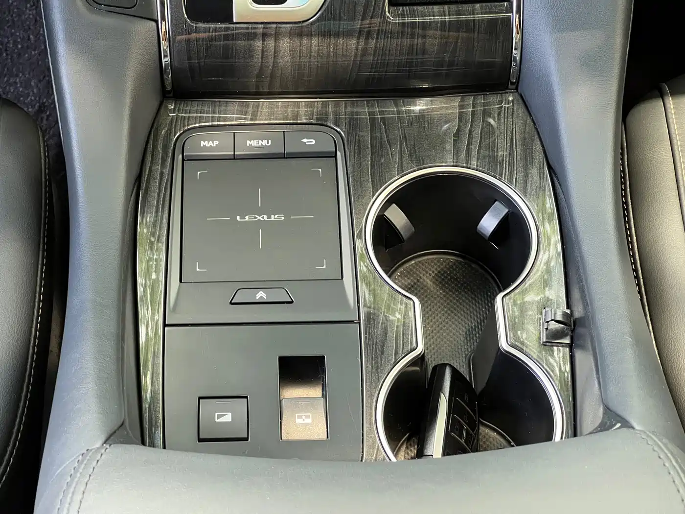 Lexus LM 2020 2020 300h 4-Seat Imperial Edition