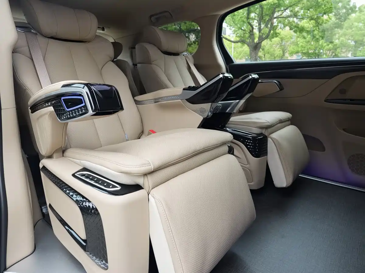 Buick GL8 2025 Land Business Class Comfort DG Edition фото 6