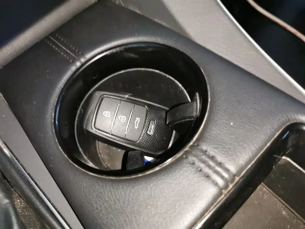 Toyota Avalon 2022 2.0L Luxury Edition фото 9