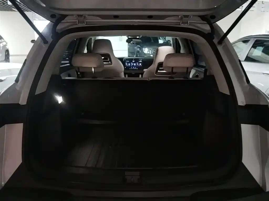 BYD Yuan UP 2024 401KM Surpass Edition фото 19