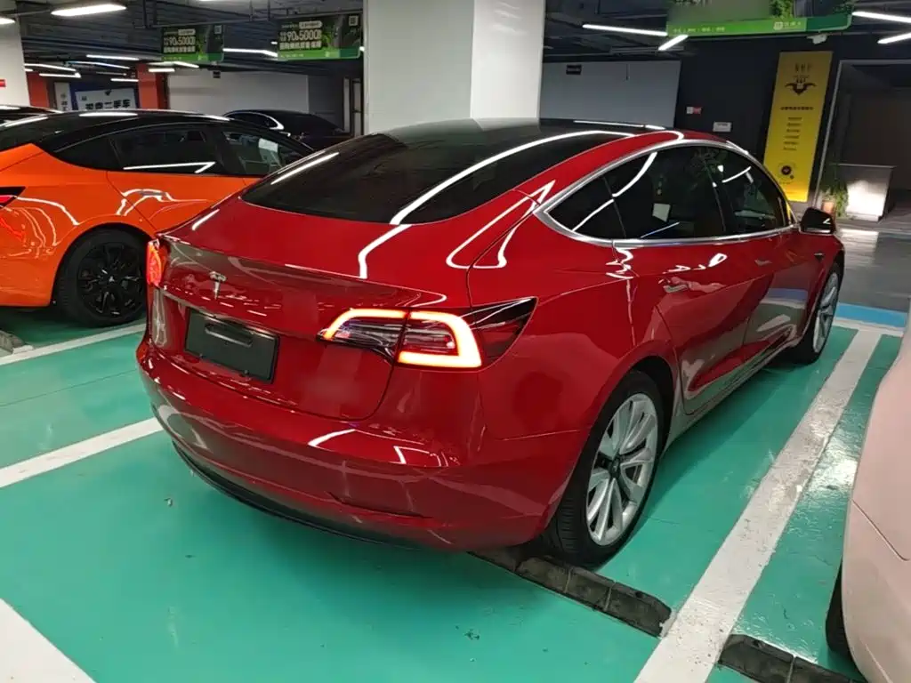Фото 7 - Tesla Model 3