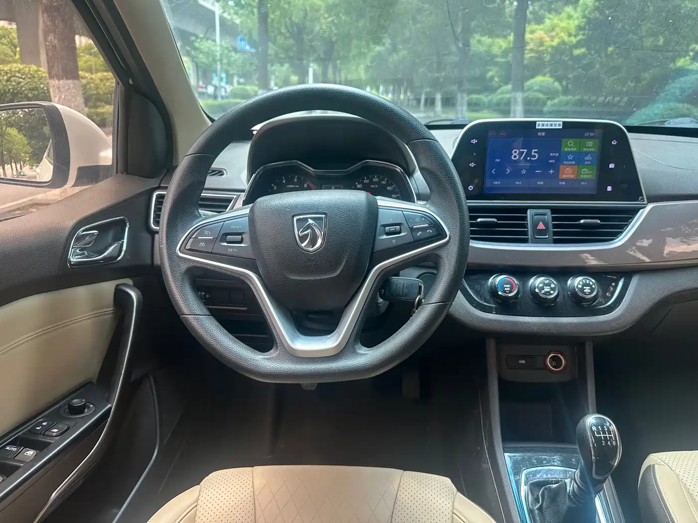 Baojun 310W 2017 2017 1.5L Manual Fashion Edition (China V)