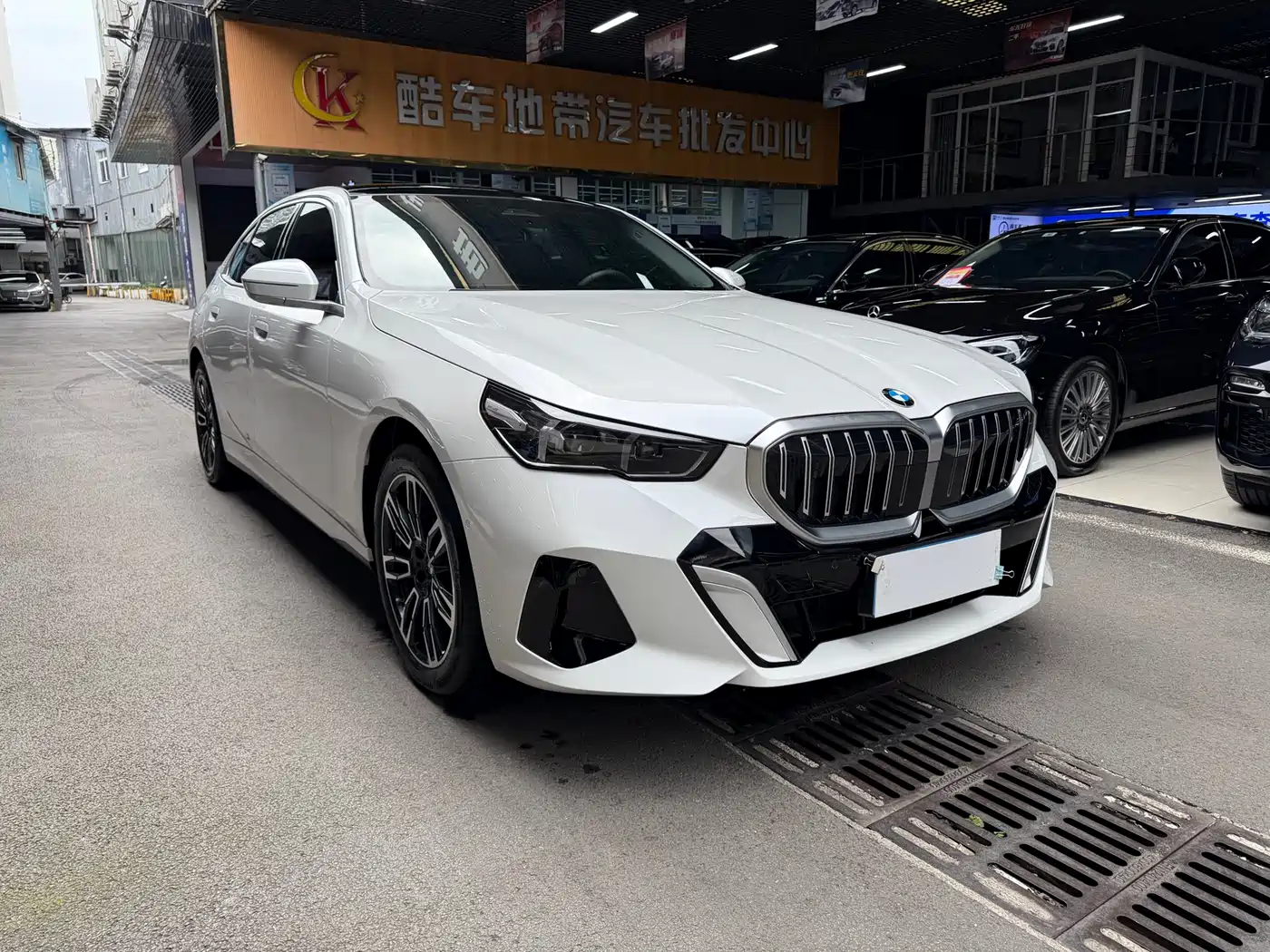BMW 5 Series 2024 525Li M Sport Package фото 3