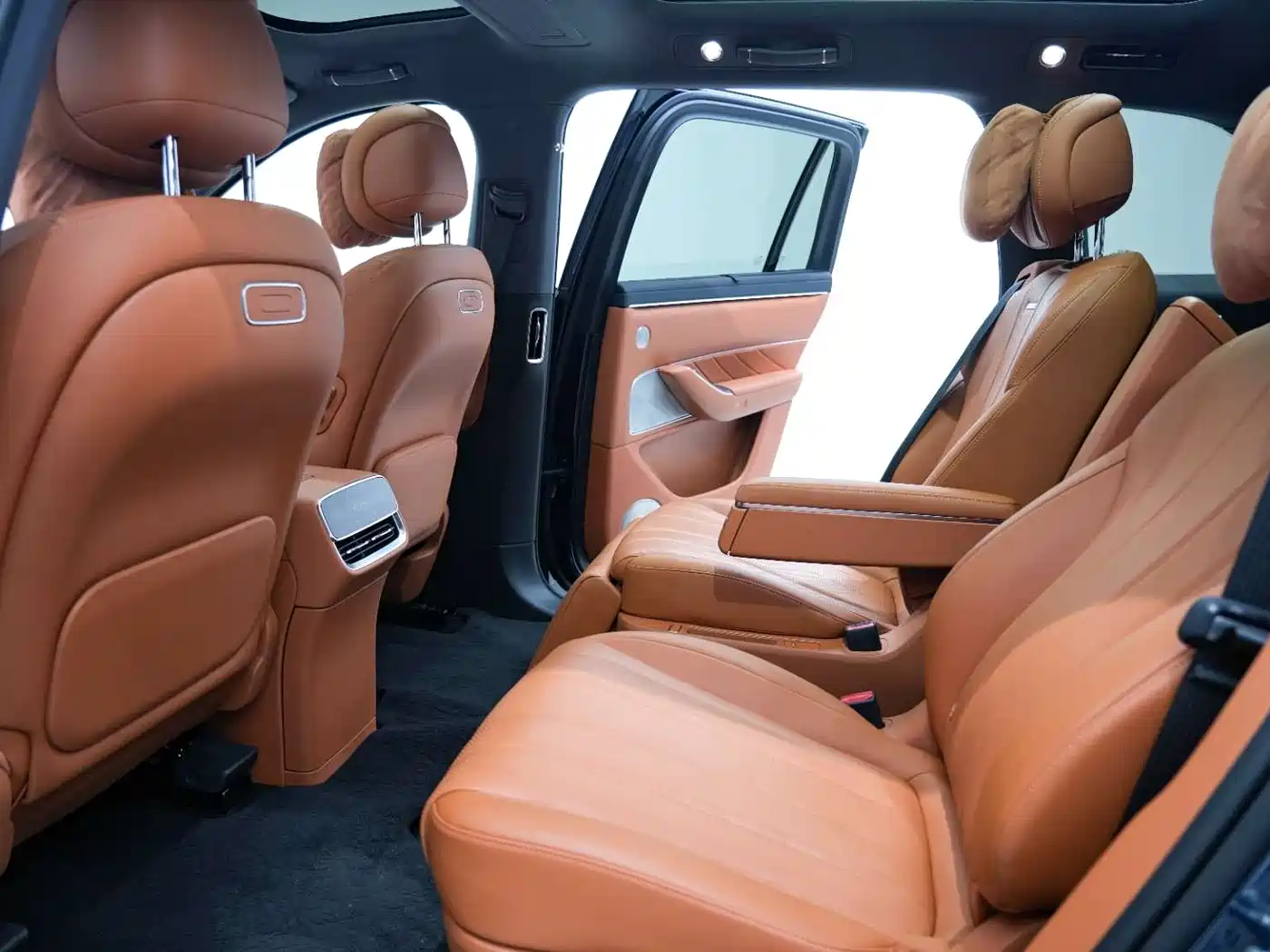 AITO Wenjie AITO M8 2025 Extended Range Ultra 53.4kWh 6-Seater фото 19