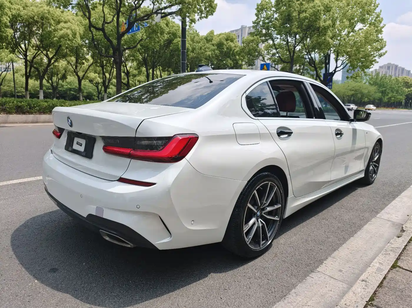 BMW 3 Series 2021 325Li M Sport Package фото 5
