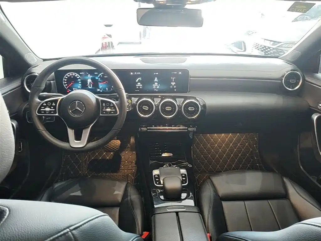 Mercedes-Benz A-Class 2019 Facelift A 200 L фото 10