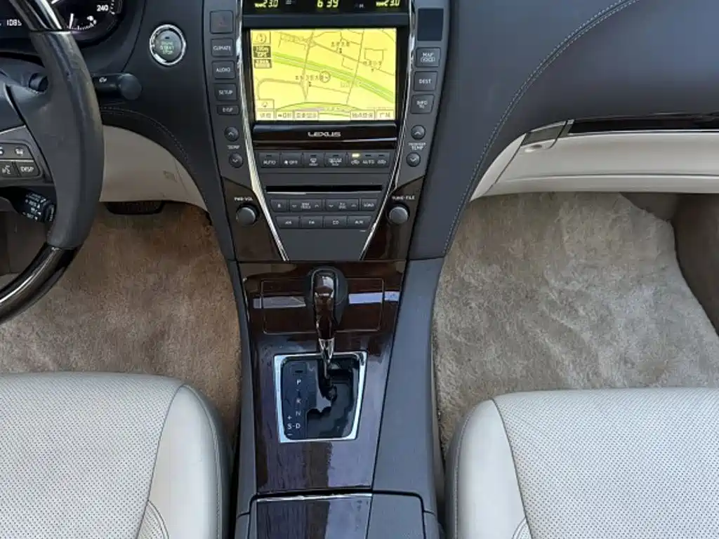 Фото 18 - Lexus ES