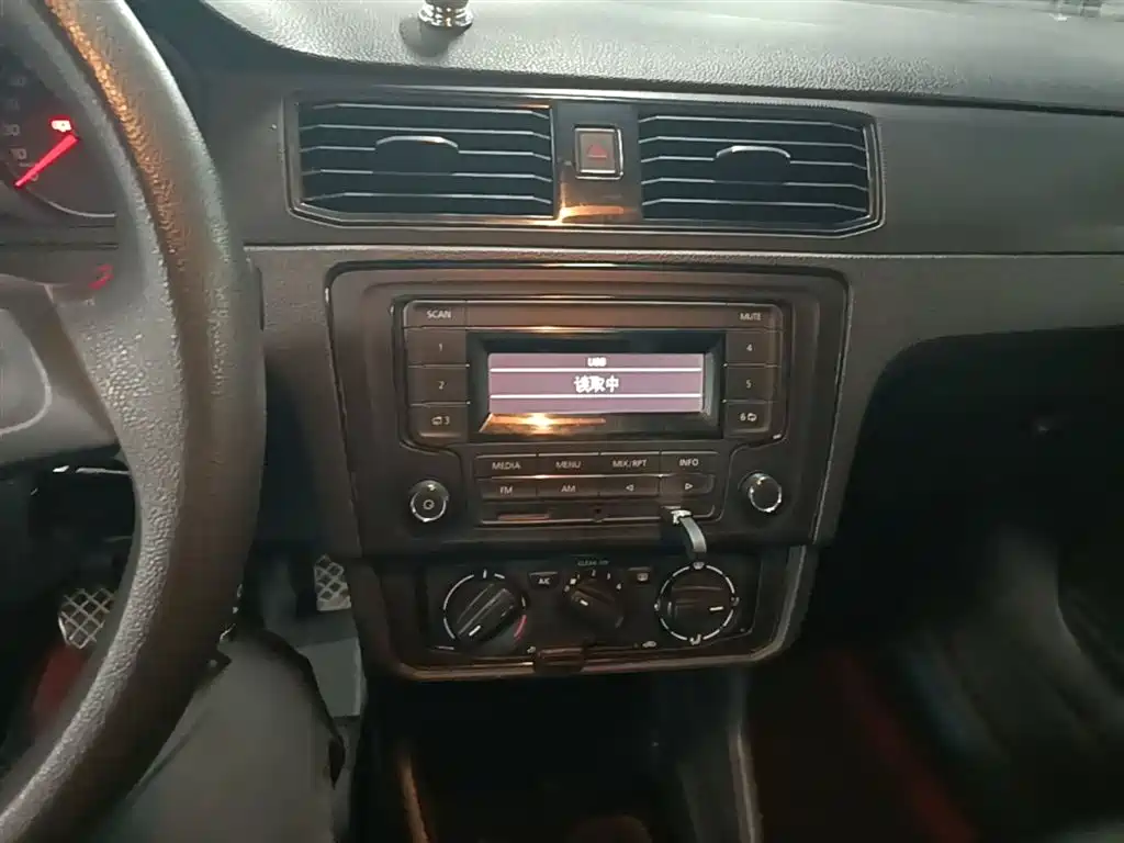 Volkswagen Santana 2016 1.6L Manual Trend Edition фото 13