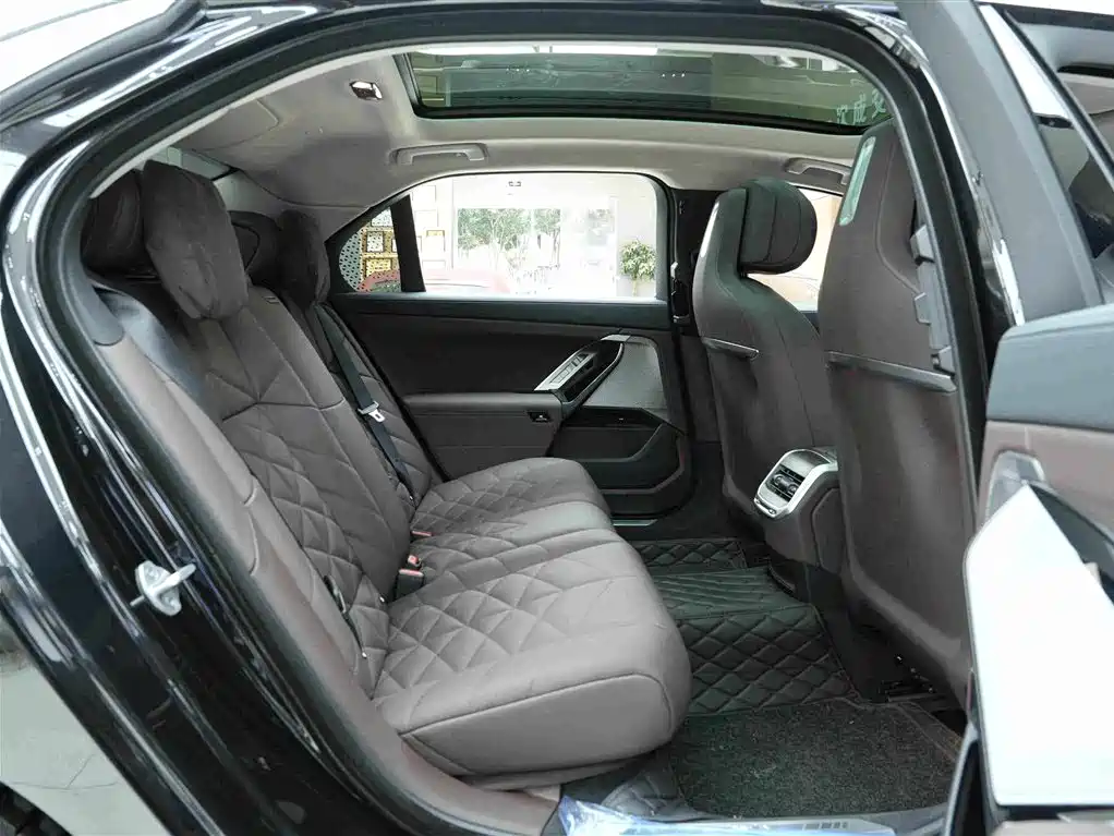 BMW 7 Series 2026 2026 735Li M Sport Package