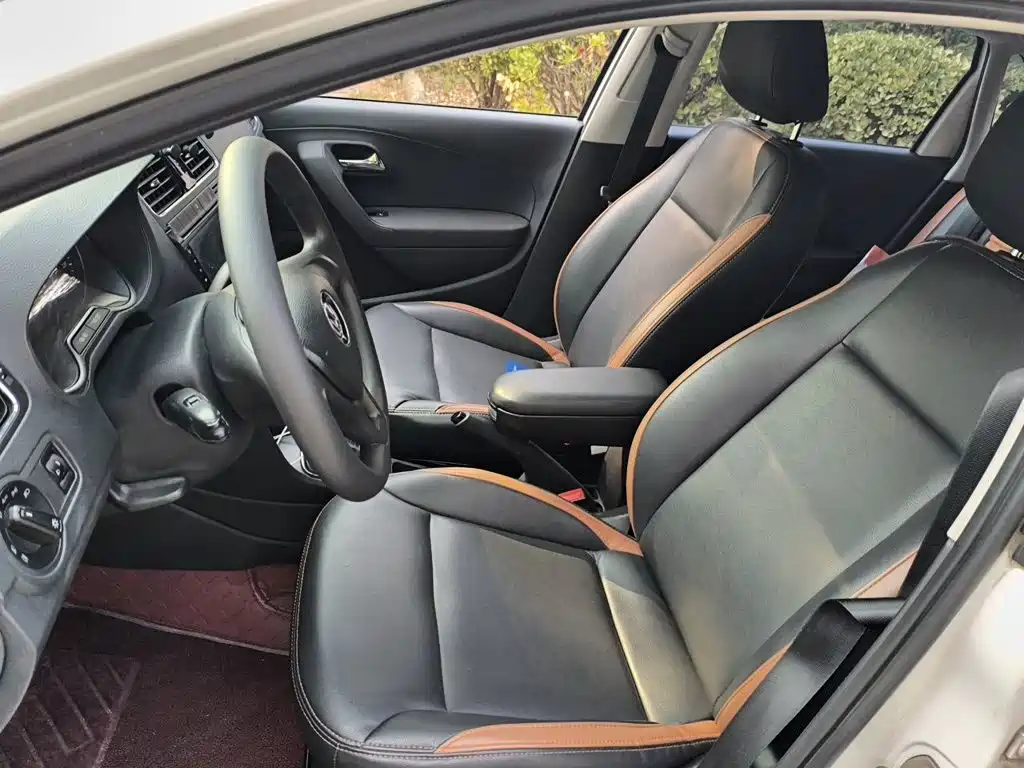 Volkswagen Polo 2015 2014 1.6L Automatic Comfort Edition