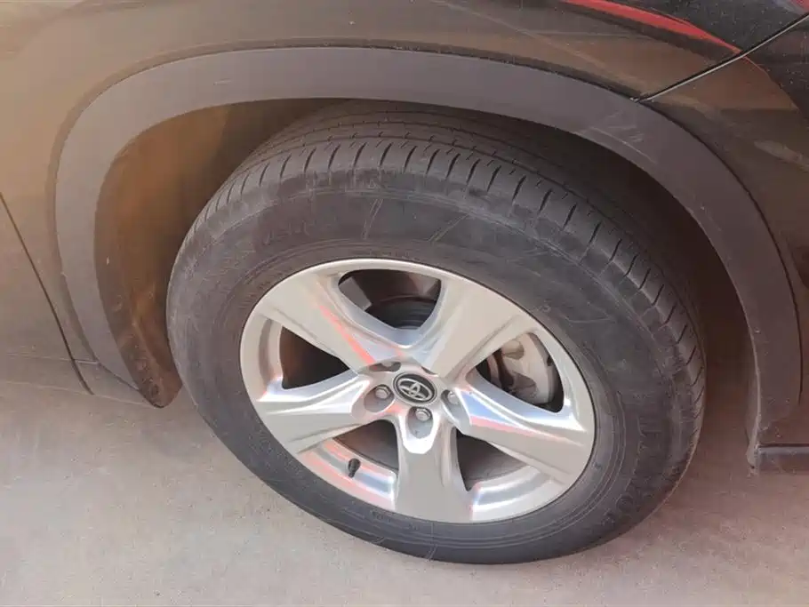 Toyota Highlander 2023 2.5L Smart Hybrid Dual Engine FWD Elite 5-Seater фото 6