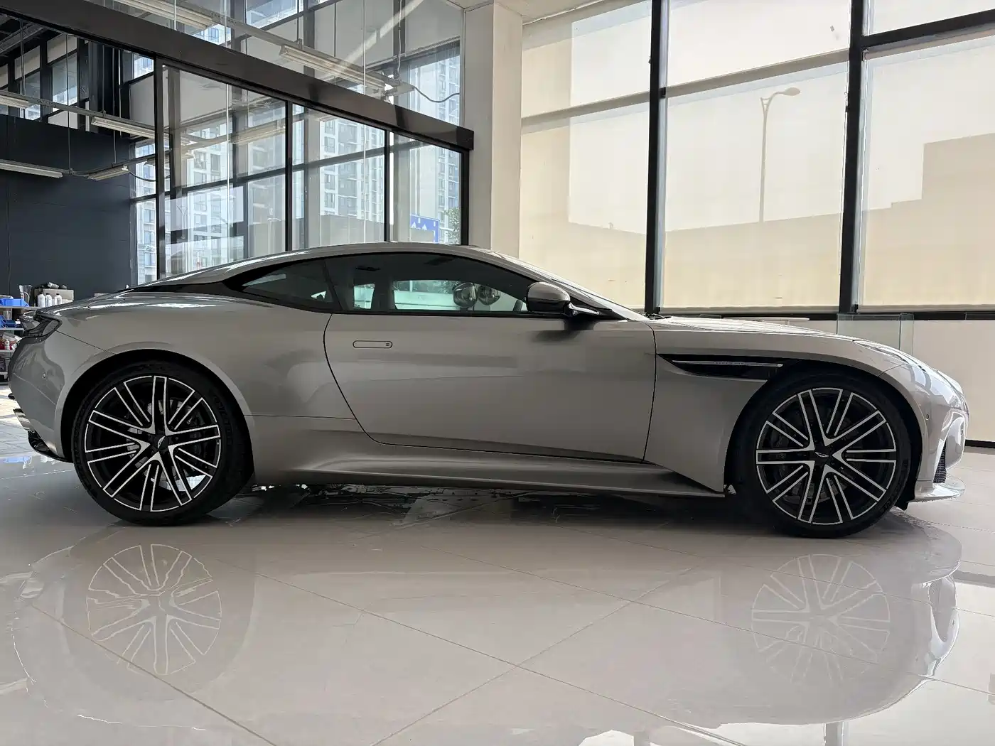 2024 Aston Martin DB12