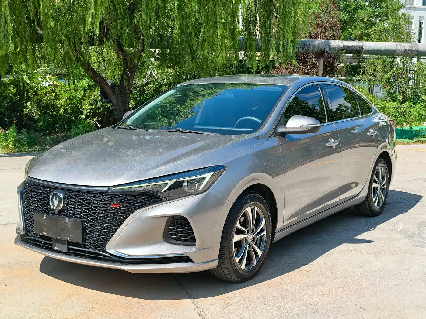 Фото 1 - Changan Eado