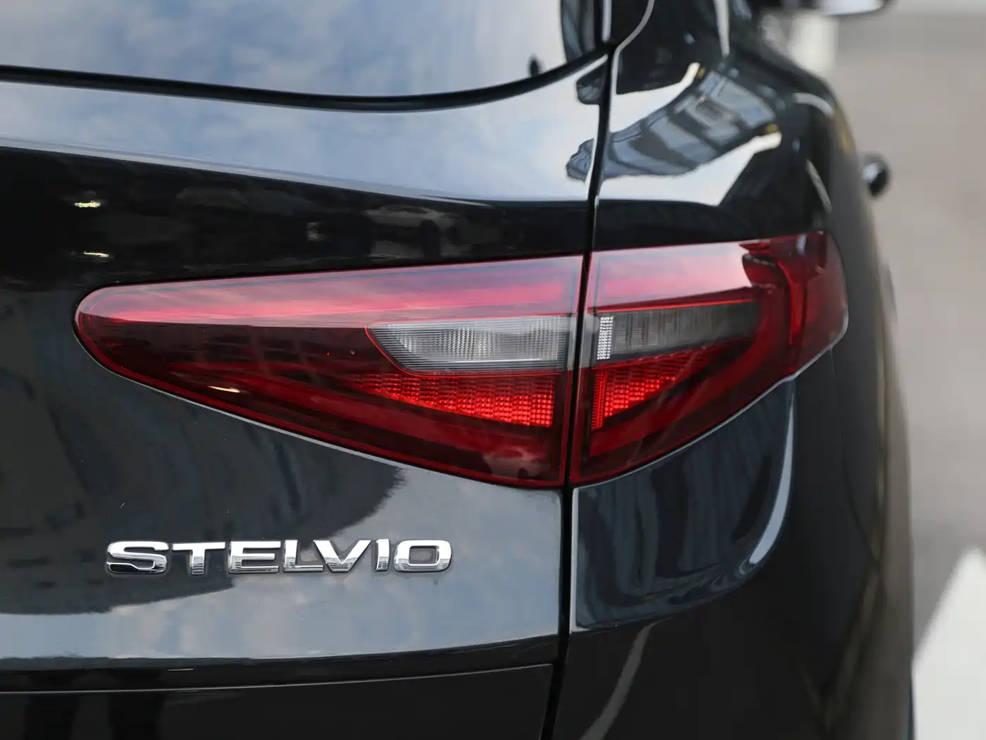 Alfa Romeo Stelvio 2019 2017 2.0T 200HP Luxury Edition