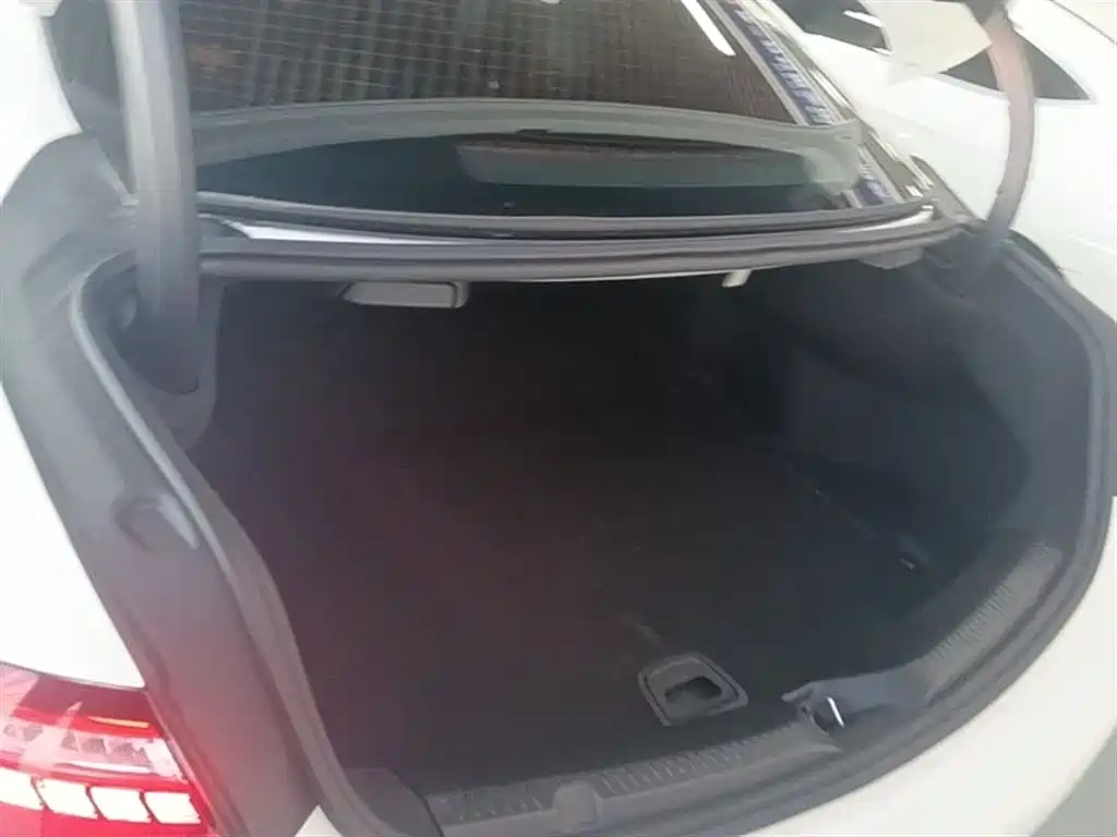 MERCEDES-BENZ E-CLASS (IMPORTED)