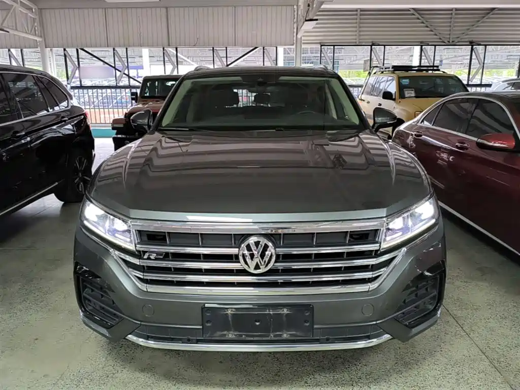 Volkswagen Touareg 2020 2.0TSI Rui Shang Edition China VI фото 3