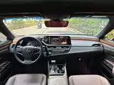 Photo 9 - Lexus ES