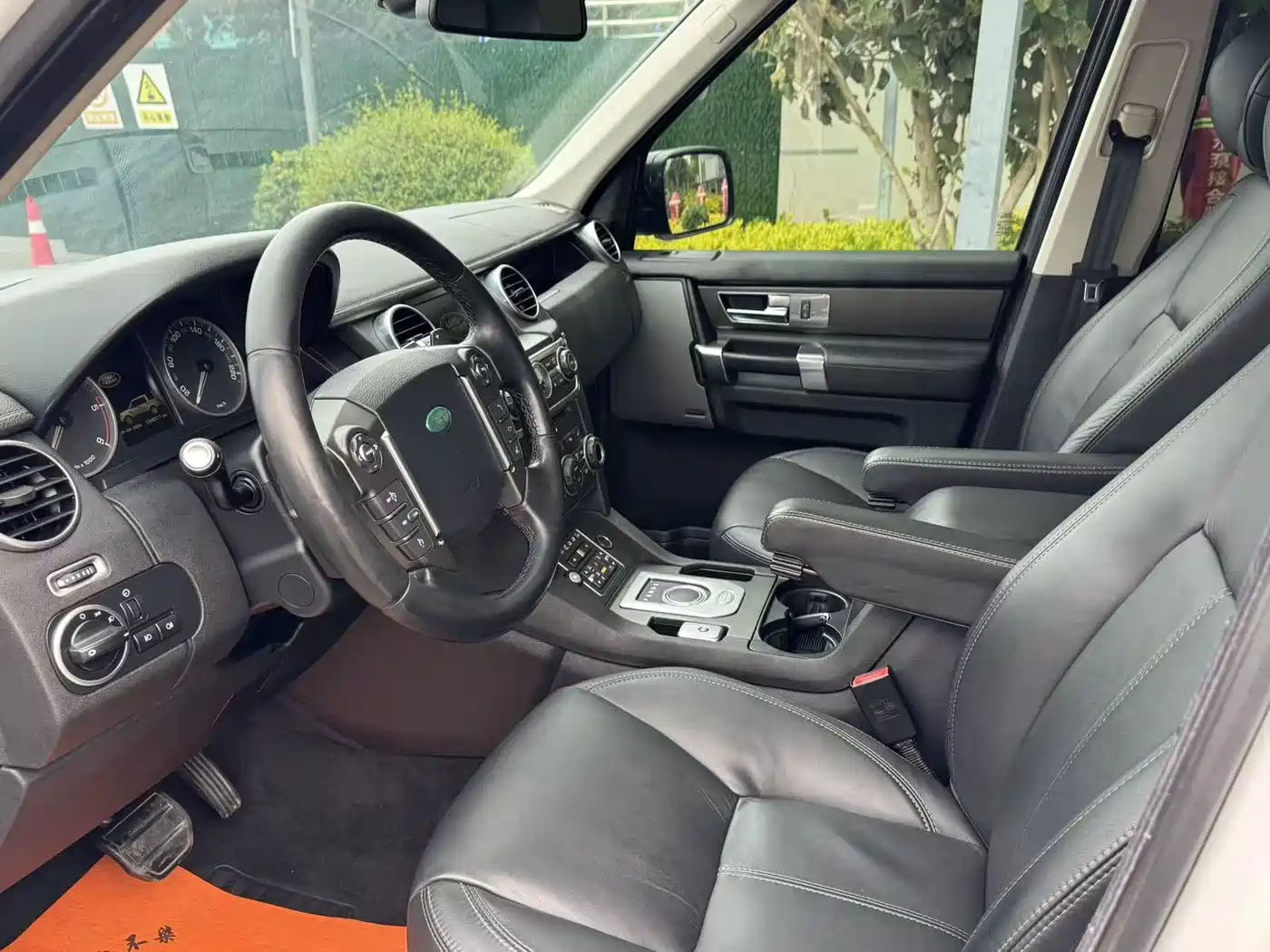 Land Rover Discovery 2013 3.0 SDV6 Black Premium Limited Edition фото 5