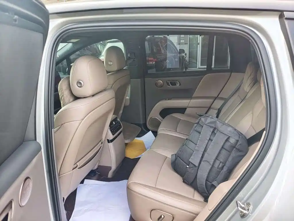 Li Auto i6 2026 2025 2WD Base Model