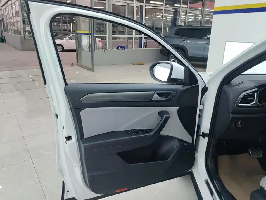 Volkswagen T-ROC 2024 2024 300TSI DSG 2WD Morning Light Edition