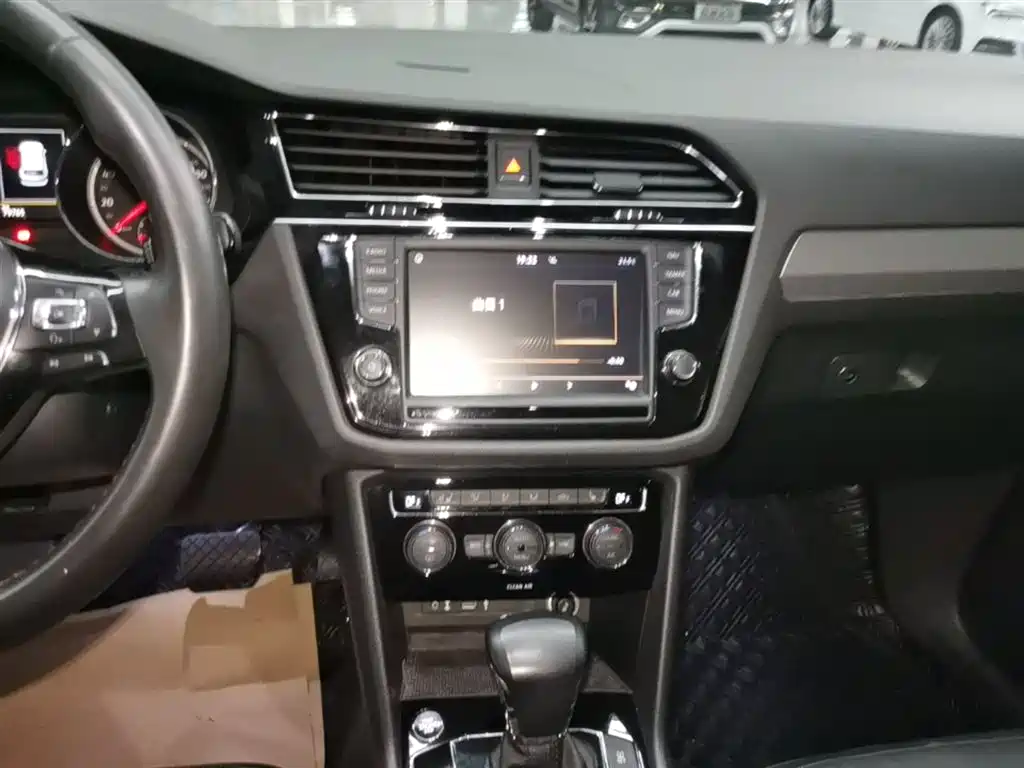 Volkswagen Tiguan L 2018 380TSI Automatic AWD Luxury Edition фото 13