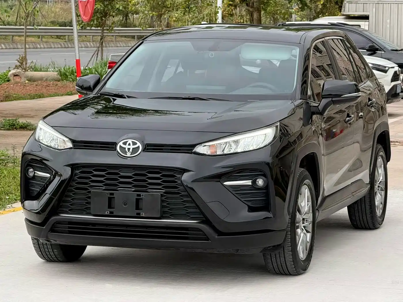Toyota Wildlander 2023 2.0L CVT FWD Urban фото 2