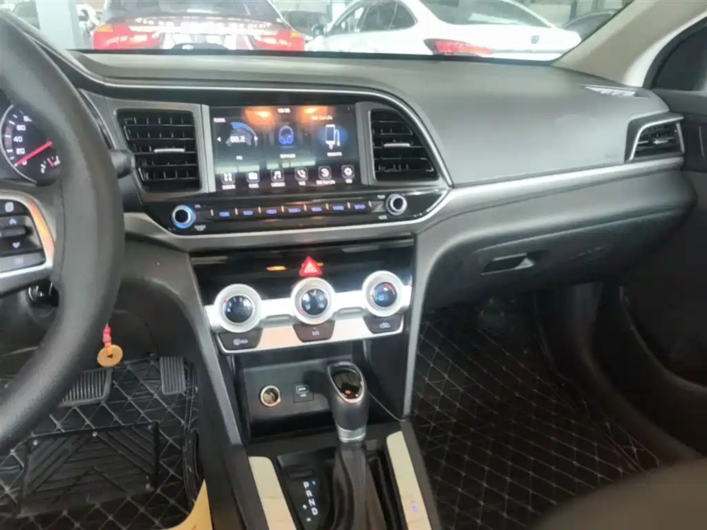 Hyundai Elantra 2019 1.5L CVT Smart Elite фото 13
