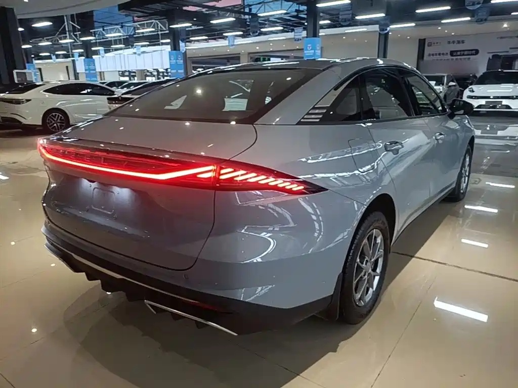 Geely Galaxy Galaxy L6 2025 EM-i 60km Voyage Edition фото 7