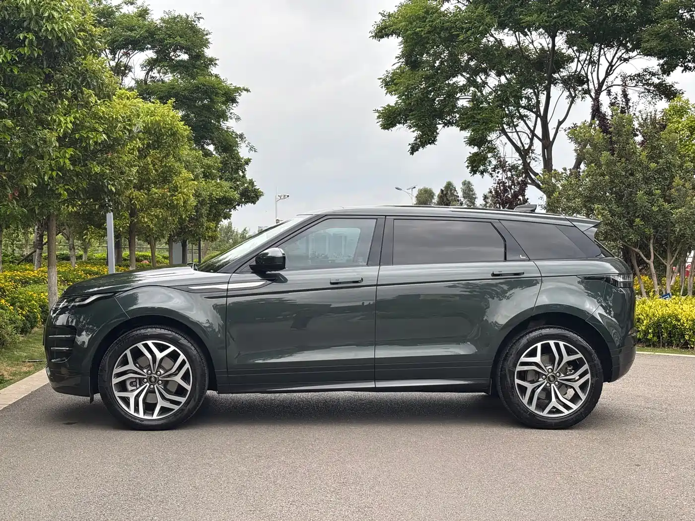 Land Rover Range Rover Evoque 2023 Range Rover Evoque L 249PS Luxury Edition фото 7