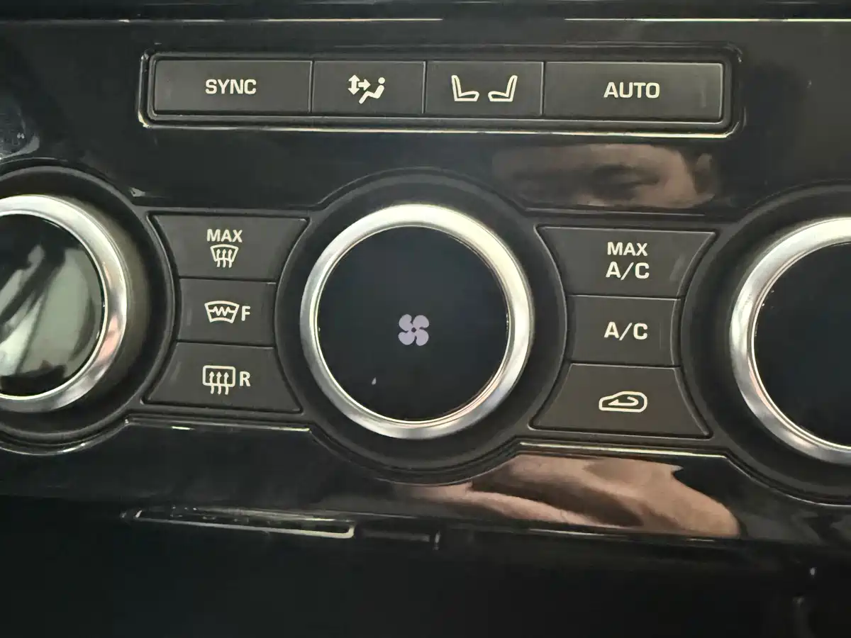 Land Rover Discovery 2018 3.0 SC V6 SE фото 14