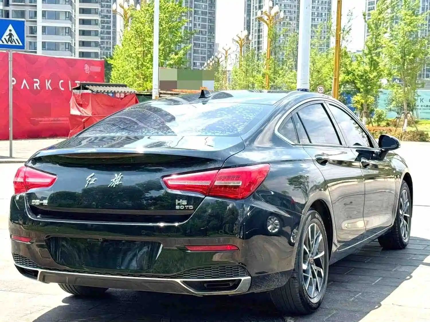 Photo 7 - Hongqi H5