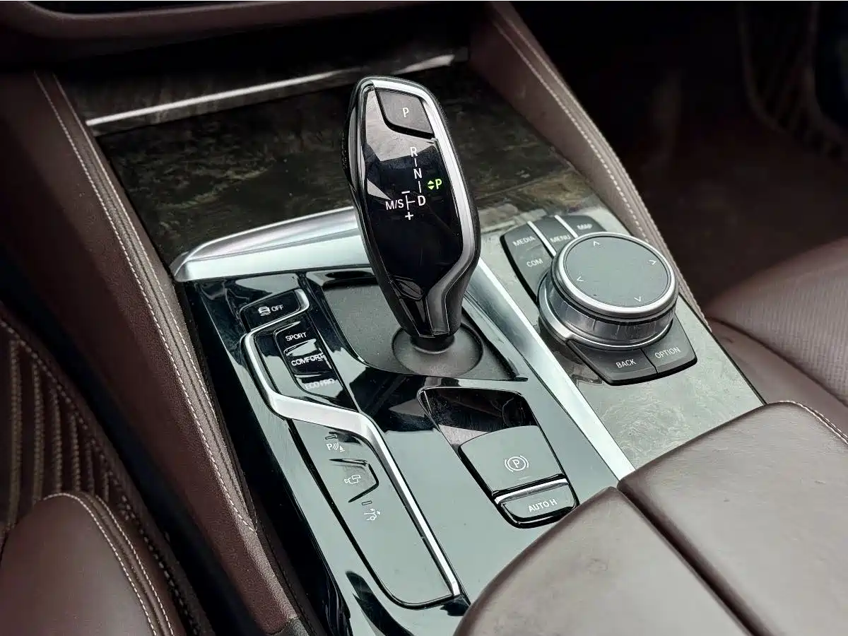 BMW 6 Series GT 2021 630i M Sport Grand Tourer Edition фото 14