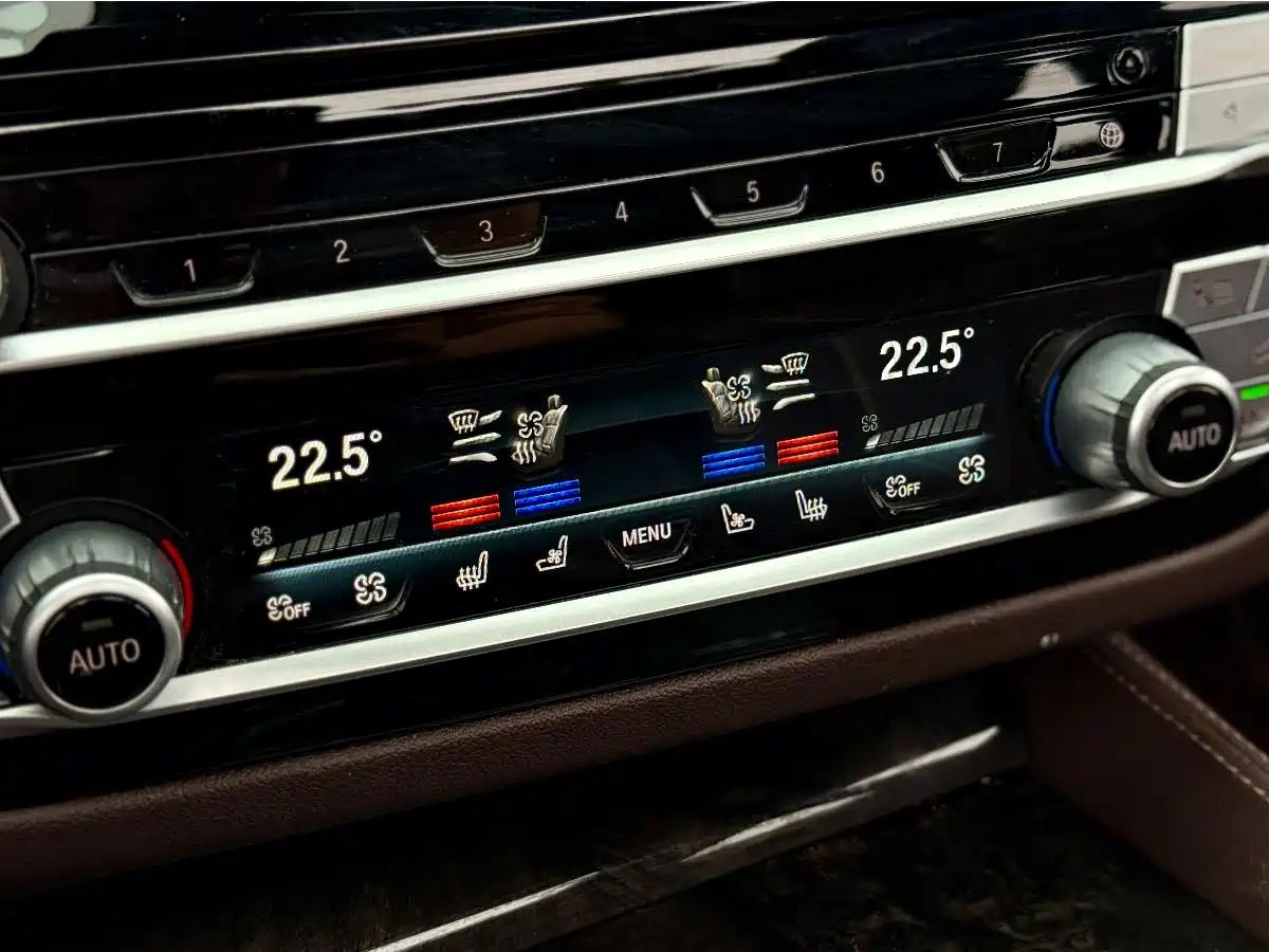 BMW 6 Series GT 2021 630i M Sport Grand Tourer Edition фото 16