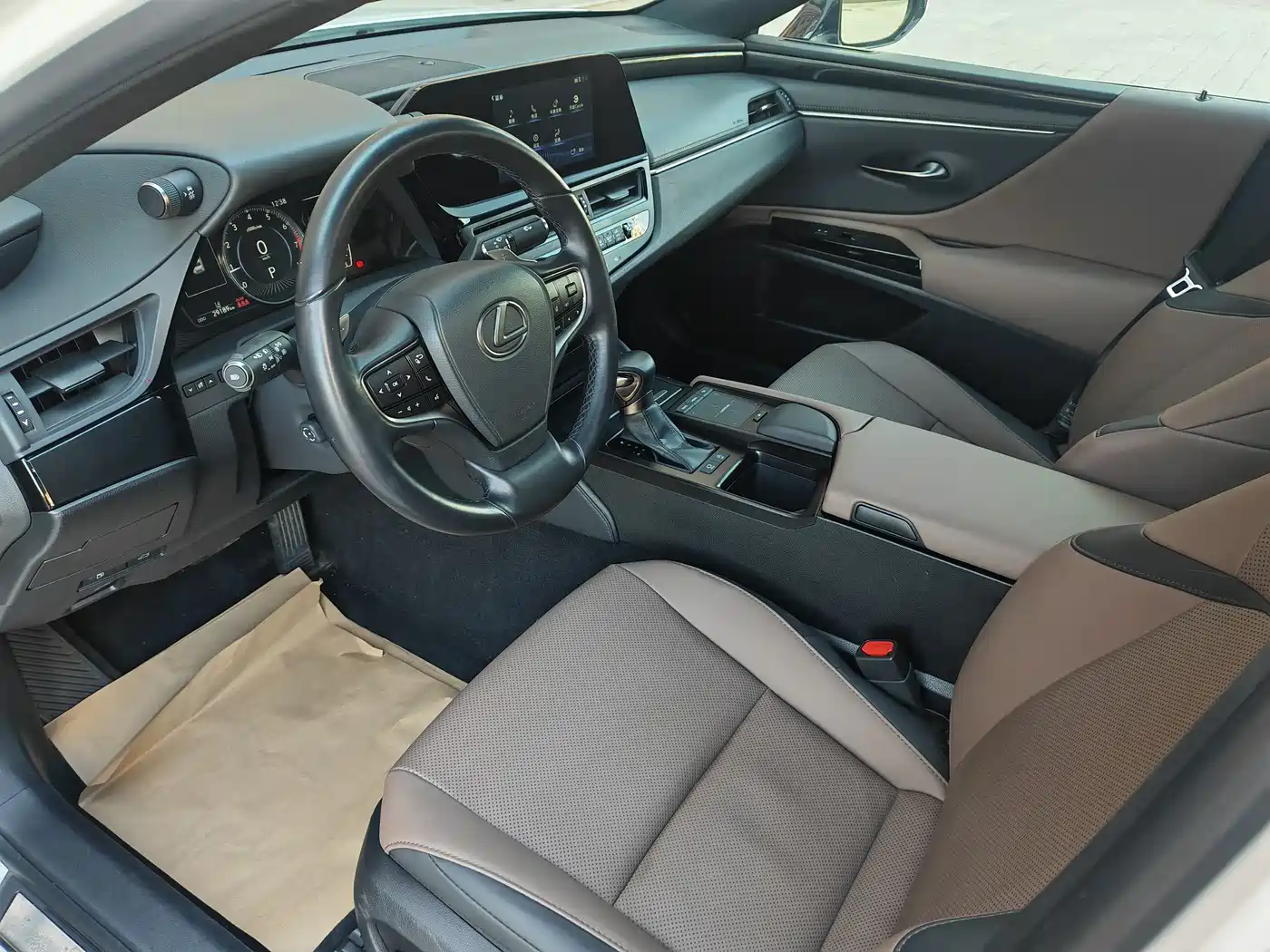 Lexus ES 2022 200 Excellence Edition фото 9