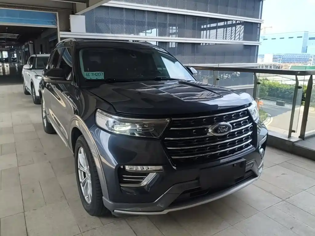 Фото 4 - Ford Explorer