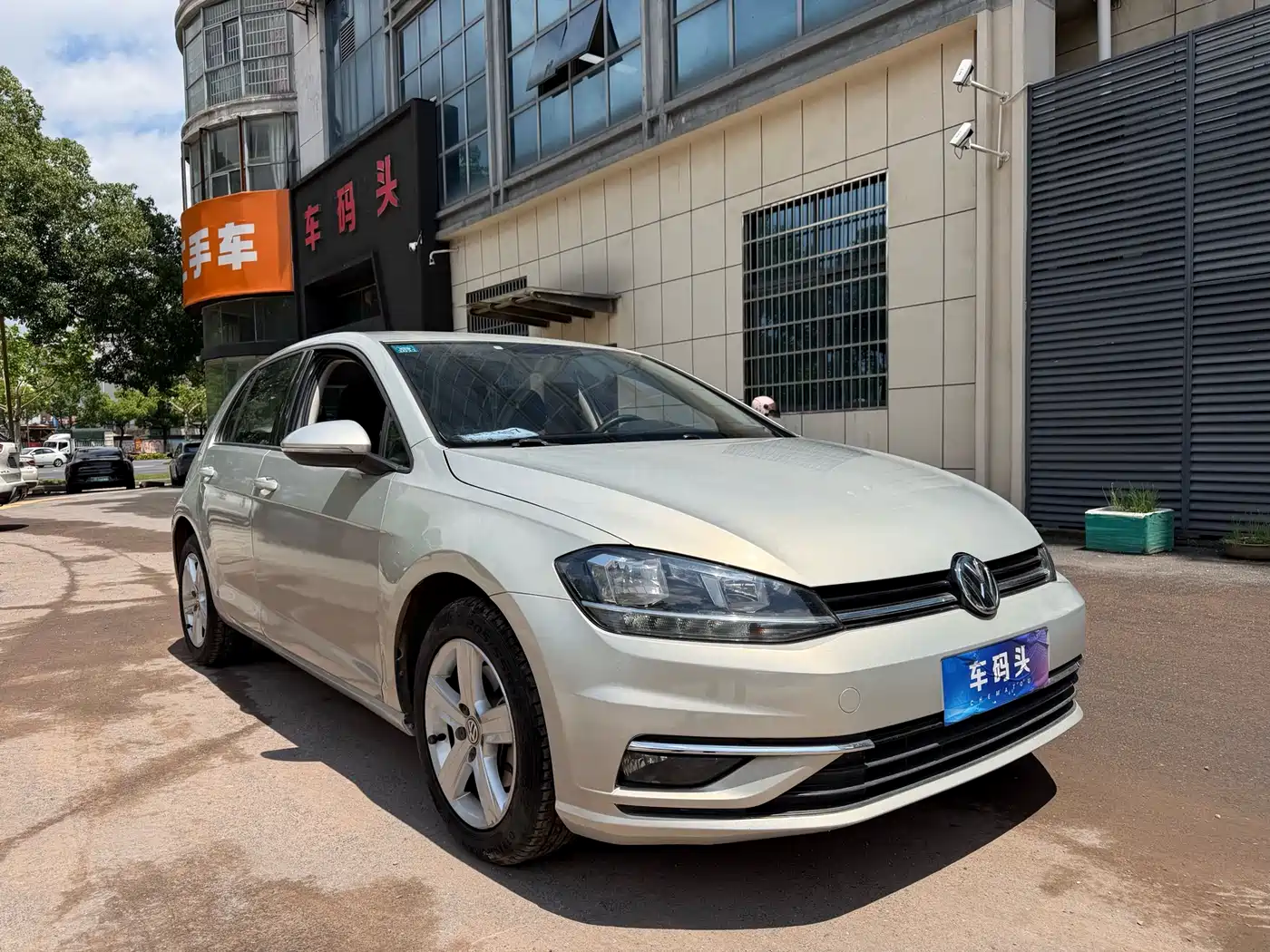 Photo 3 - Volkswagen Golf