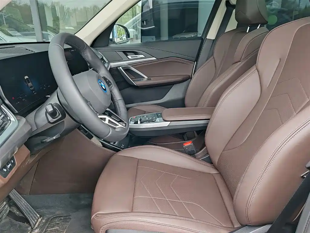 BMW iX1 2025 eDrive25L M Sport Package фото 6
