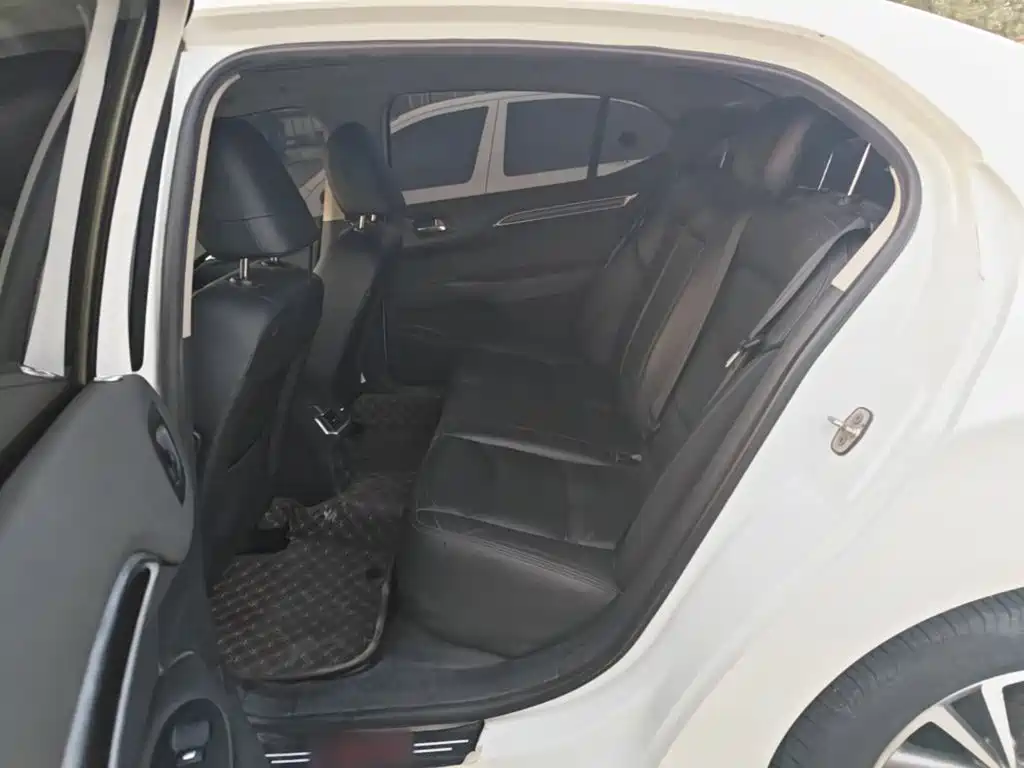 Фото 17 - Citroën C4L